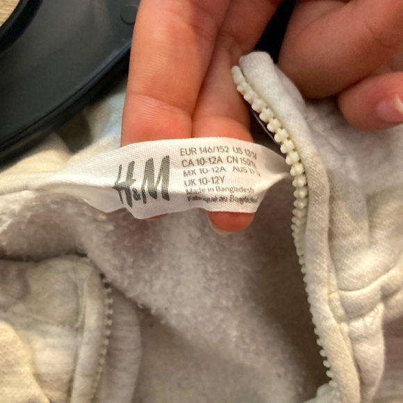 H&M Very light green and gray camouflage sweatshirt for girls - Picture 3 of 3